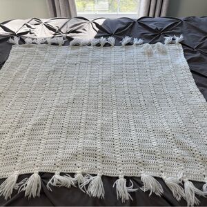 Cozy White Crochet Blanket with Tassels